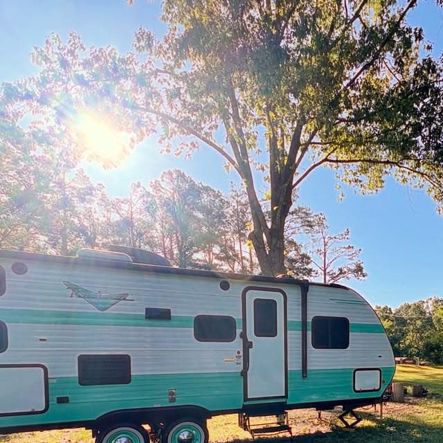 Hello Sunday sunrise 🌅 #TheBreeze #retrocamper #rvlife #boondockingadventures #publiclands